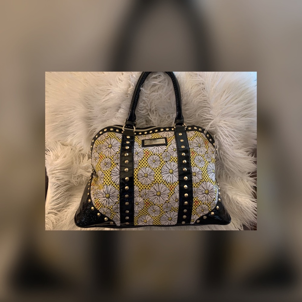 Betsey Johnson Daisy Overnight Bag